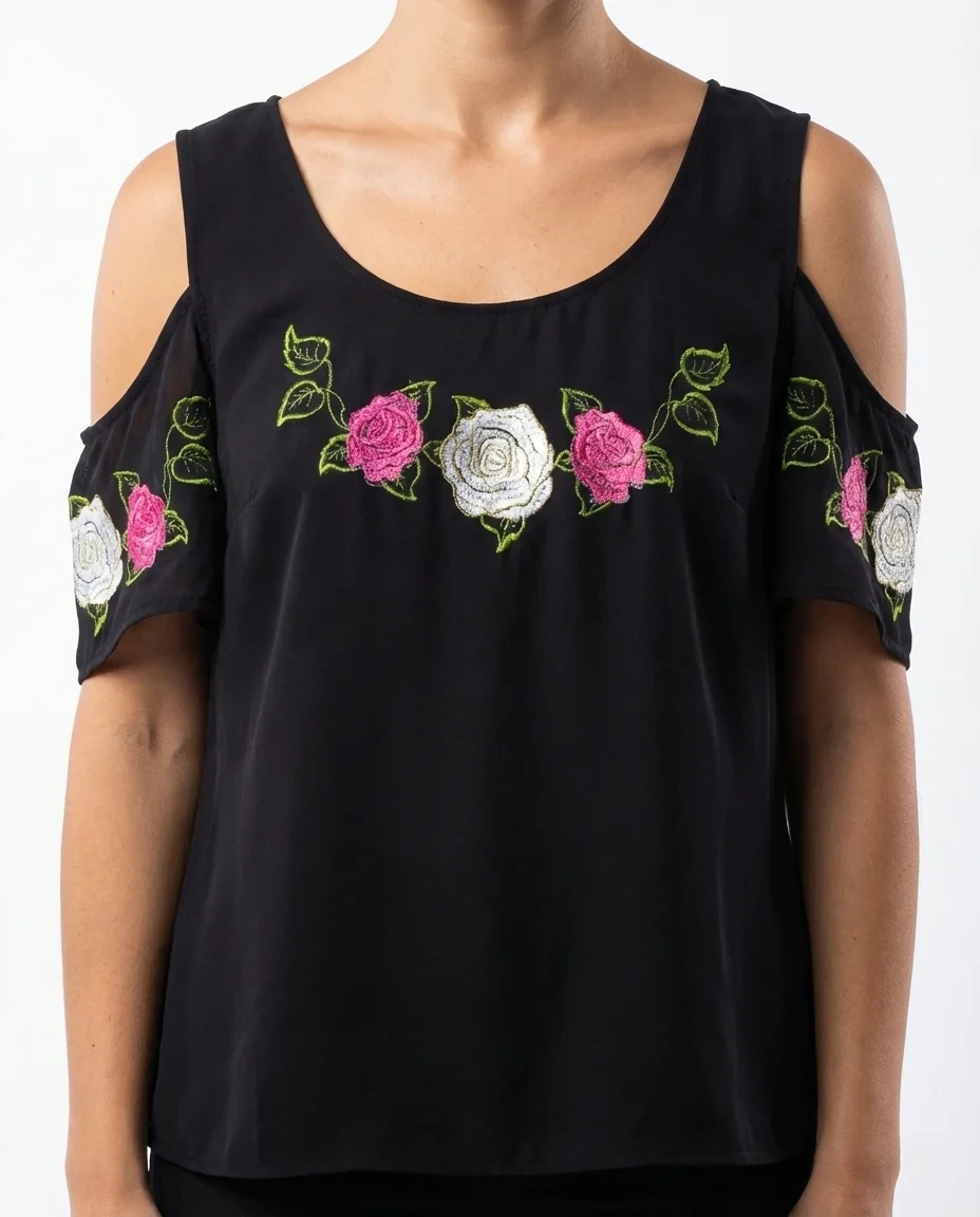 Blusa bordada con rosas hombros descubiertos